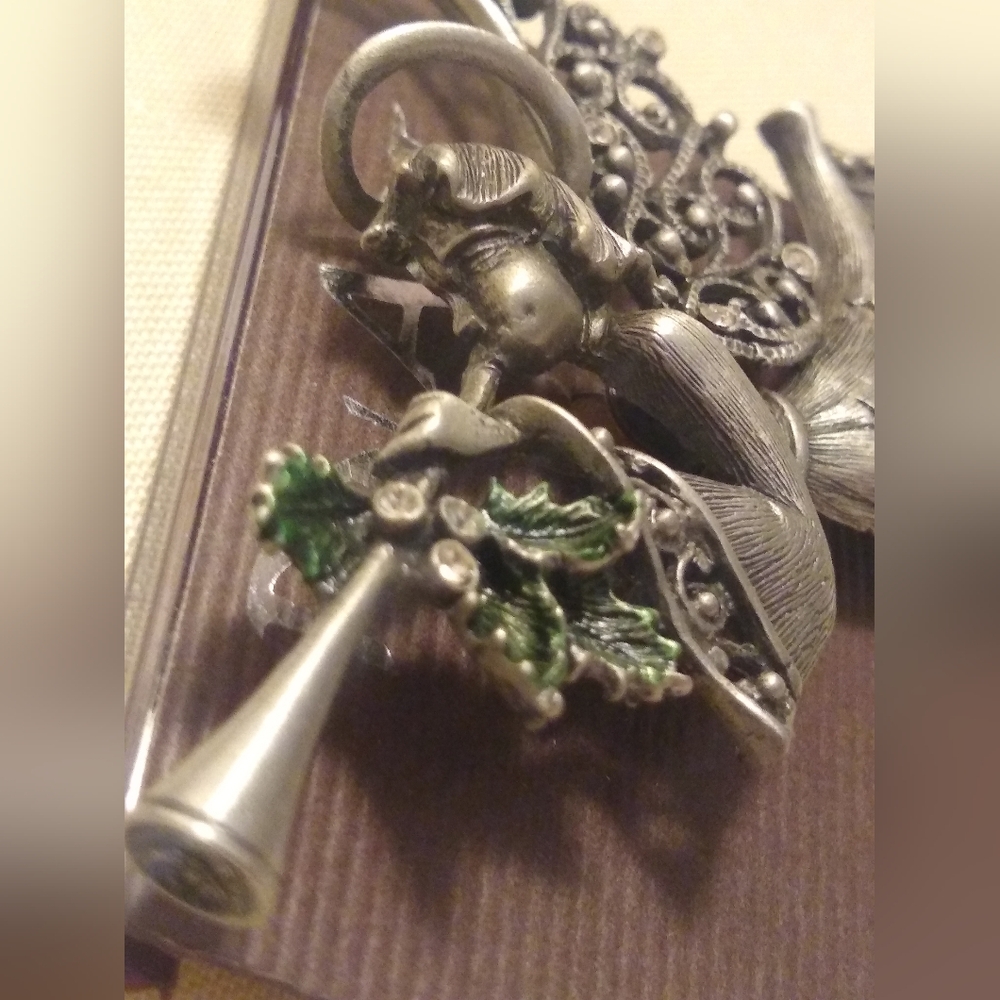Vintage Signed JJ Pewter Trumpeting Angel Brooch - Picture 3 of 6